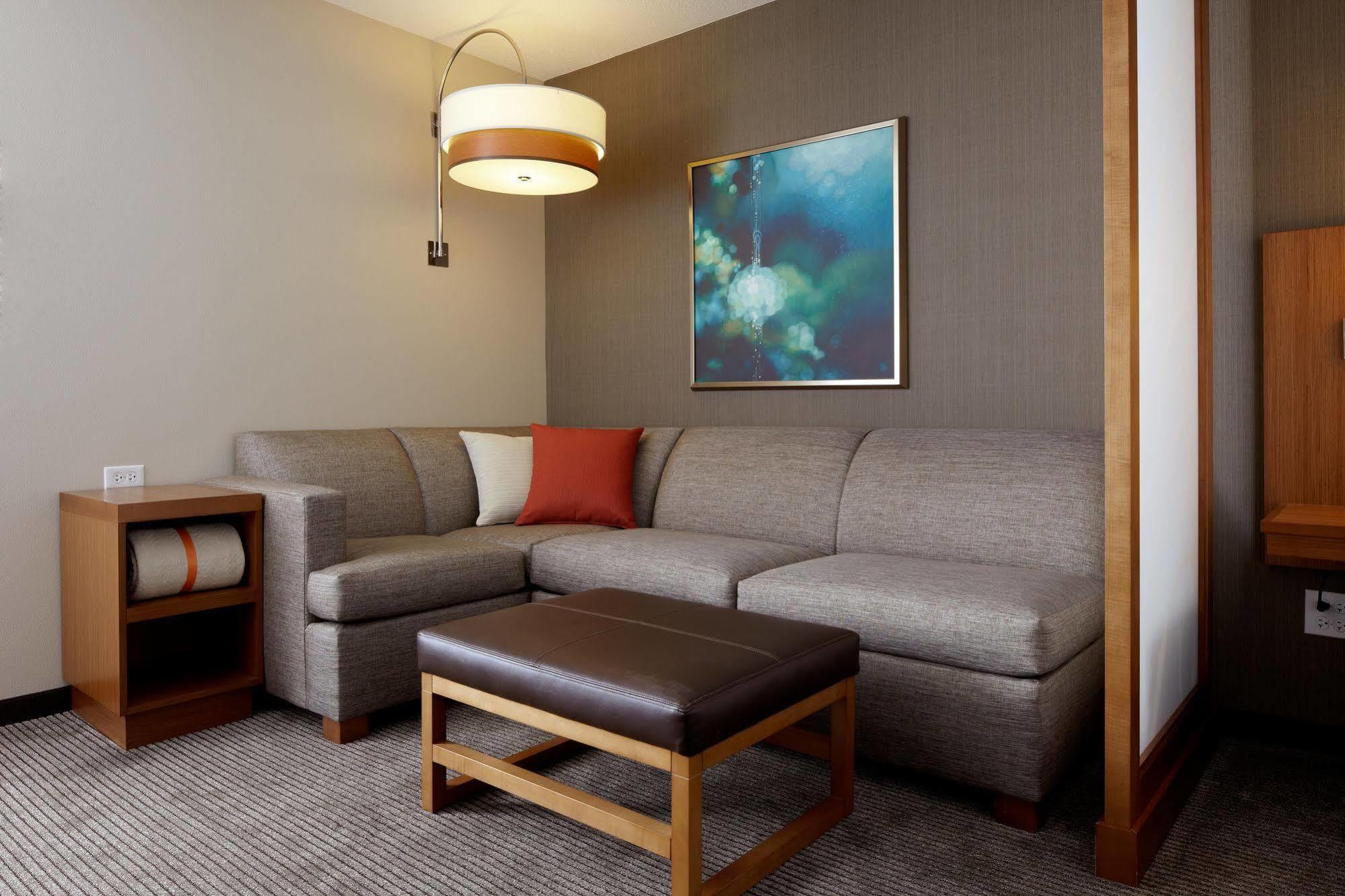 Hyatt Place Boston/Braintree Room photo
